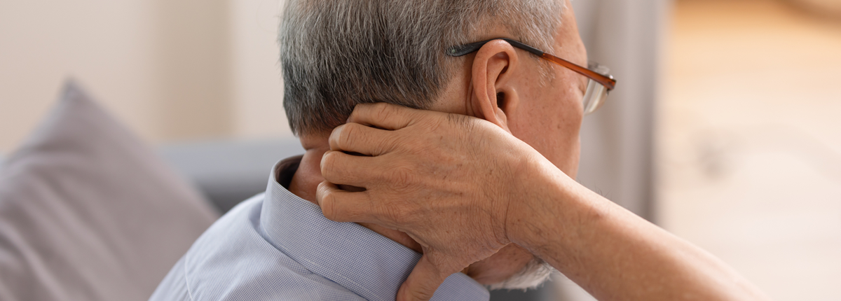 首がズキッと痛む原因